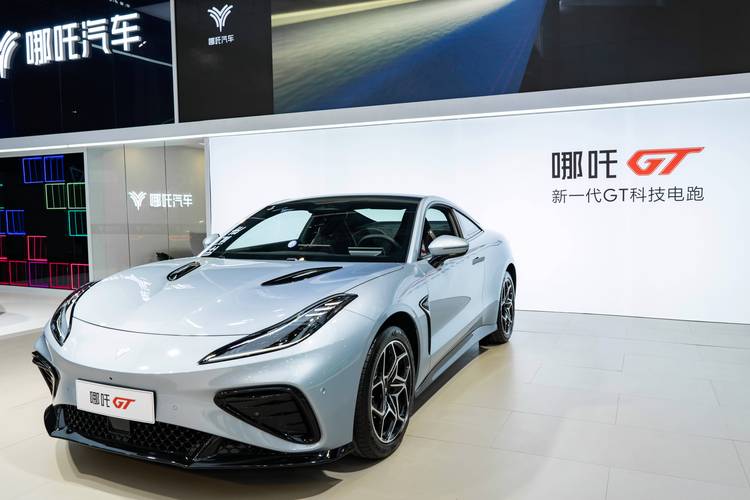 深圳宝安区展旭翰企业管理咨询哪吒汽车在智能汽车领域的表现，领途汽车在新能源汽车市场中的影响力